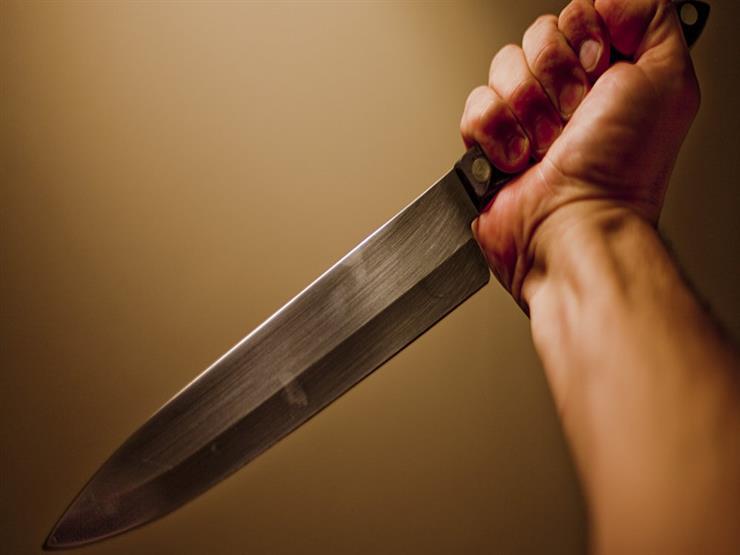 طعنت والدها بسكين لرفضه دعمها ضد طليقها في قنا طعنت والدها بسكين لرفضه دعمها ضد طليقها في قنا