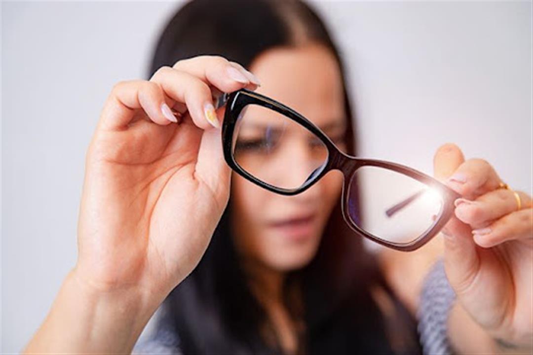 3 علامات تكشف خطأ مقاس النظارة الطبية.. ماذا يحدث للعين عند ارتدائها؟