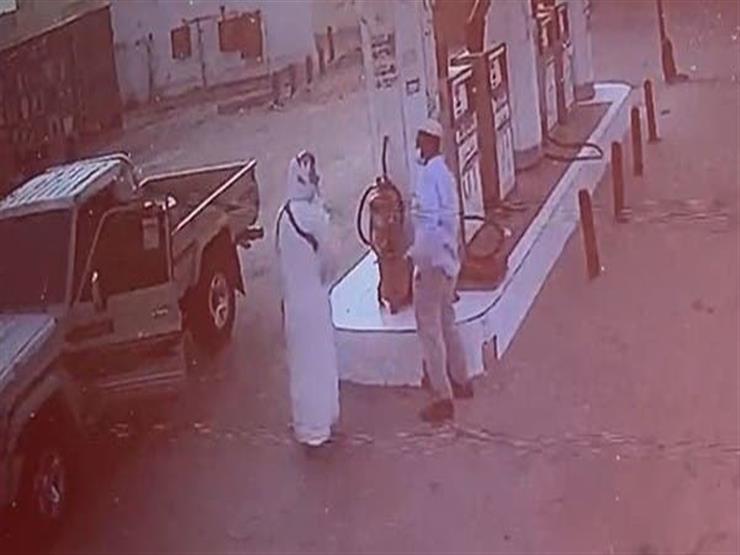 فيديو مؤلم.. سعودي يصفع عاملا بمحطة وقود ولما اعترض أطلق عليه الرصاص