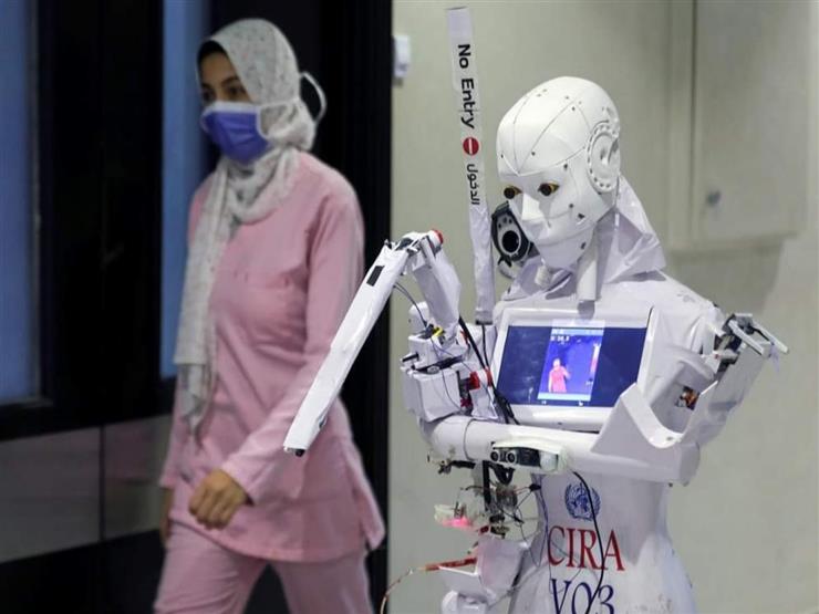 عالم مصري يكشف تفاصيل ابتكاره روبوتًا طبيًا يساعد الأطباء في التدخلات الجراحية