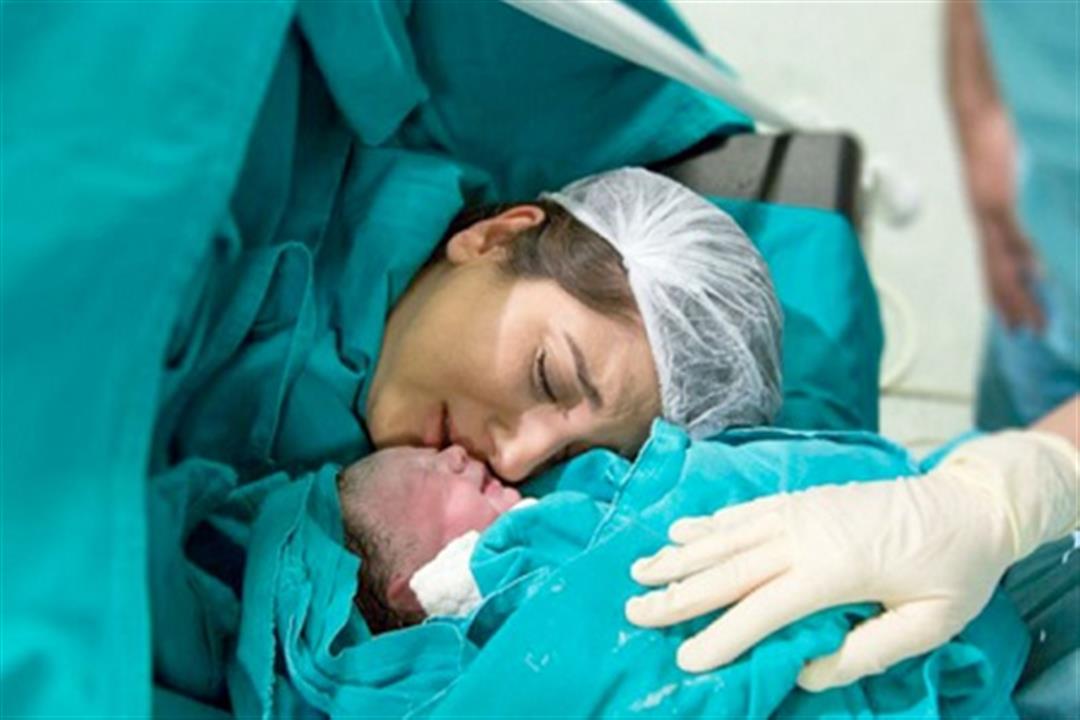 أضرار محتملة للولادة القيصرية على الأم والجنين.. طبيب يكشفها