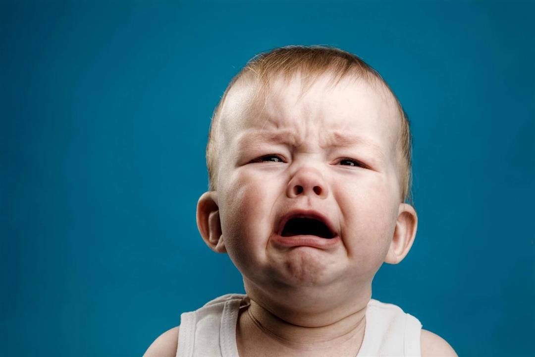 7 أسباب لبكاء الأطفال الرضع- دليلك للتعامل الصحيح