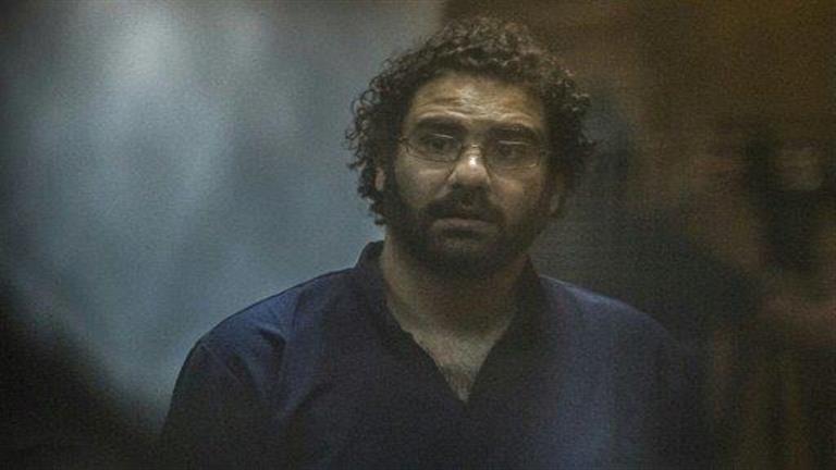 Alaa Abdel-Fattah ends her hunger strike… and her sister: My heart is weaning M