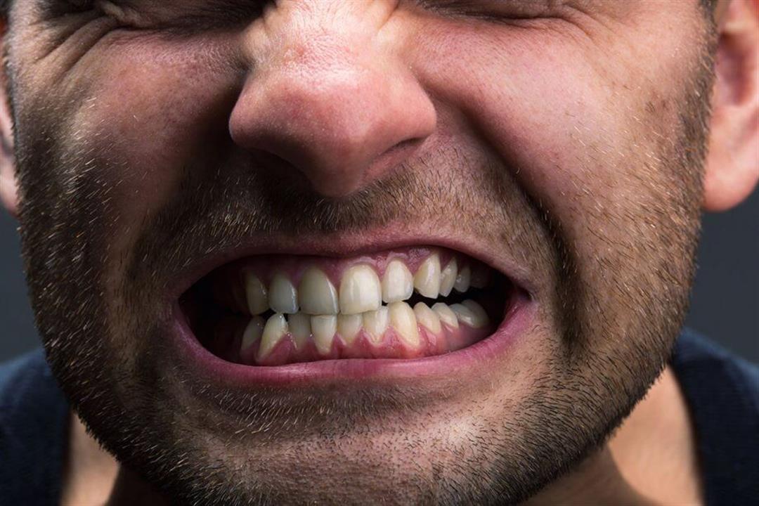 كيف يؤثر التوتر على الأسنان؟