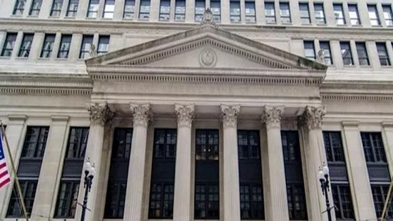 المركزي الأمريكي يوضح أسباب خفض سعر الفائدة على الدولار للمرة الثانية