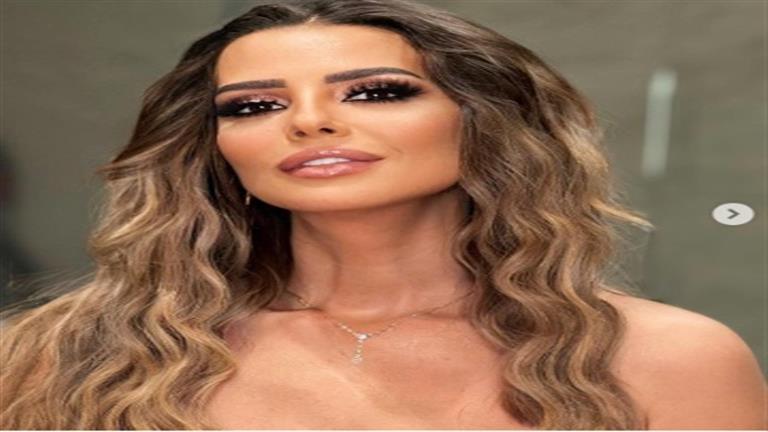 نيللي مقدسي جريئة ومي عمر داخل سيارة فارهة.. 10 لقطات لنجوم الفن خلال 24 ساعة نيللي مقدسي جريئة ومي عمر داخل سيارة فارهة.. 10 لقطات لنجوم الفن خلال 24 ساعة