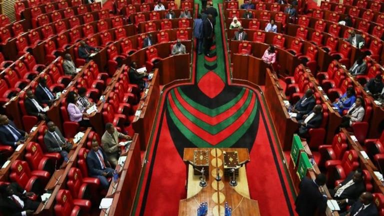 البرلمان الكيني يسمح بنشر الجيش لتأمين المرافق الحيوية خلال الاحتجاجات