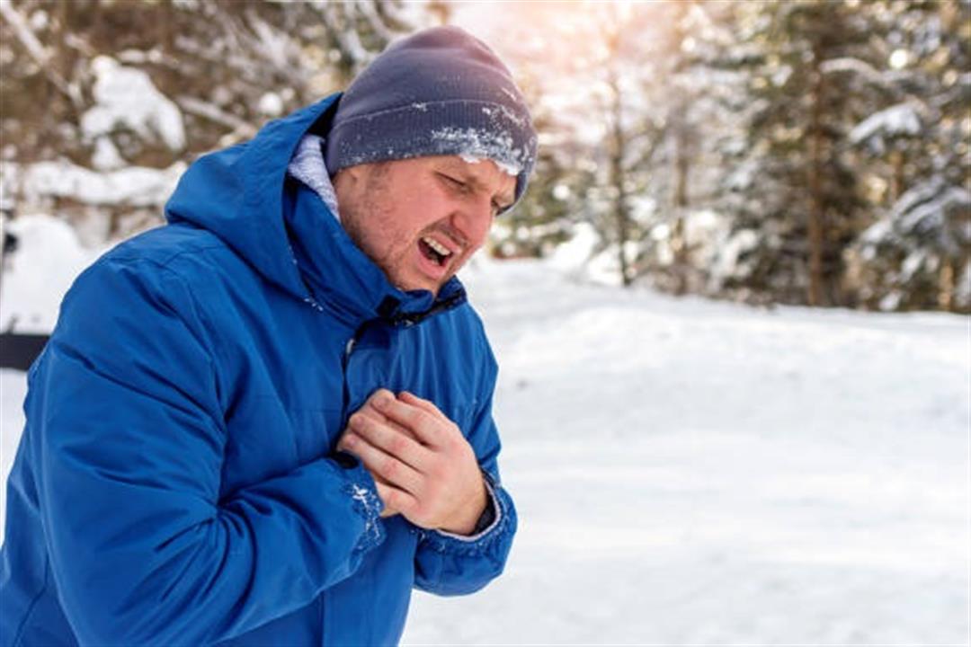 ألم الصدر في الشتاء- حسام موافي يحذر: علامة على مرض خطير