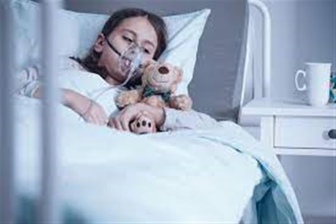 متى يحتاج الطفل المصاب بالمخلوي التنفسي دخول المستشفى؟