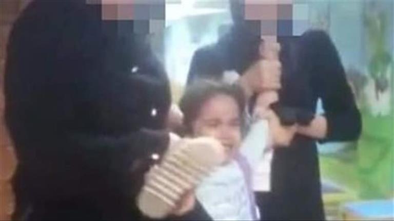وقائع مرعبة لتعذيب أطفال في أحد حضانات الإسكندرية.. والدة طفلة تكشف التفاصيل