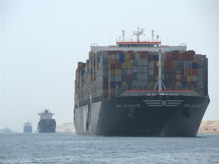رئيس قناة السويس: زيادة رسوم عبور السفن لن تؤثر على حركة الملاحة 