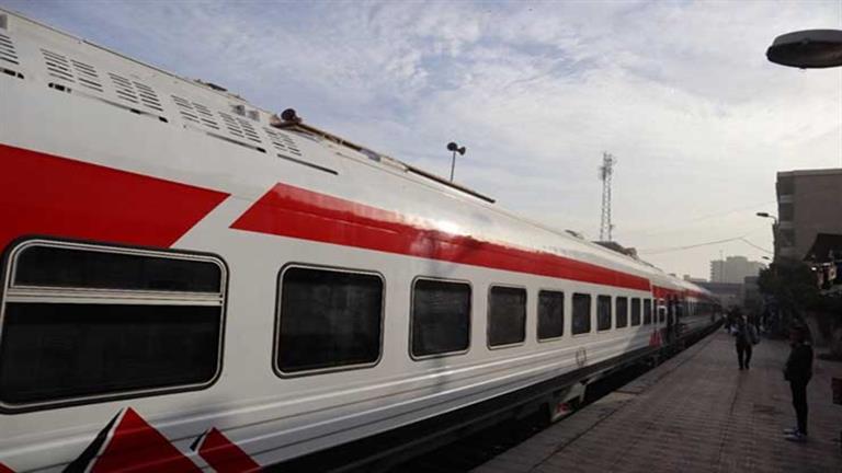 السكك الحديدية: تذكرة قطار الدرجة الثالثة المكيفة مُدعمة والخدمة المقدمة فندقية