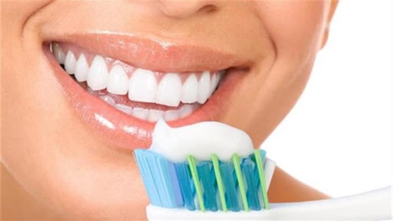 طبيب يحذر: إهمال تنظيف الأسنان يهدد بمشكلات صحية قد تصل لتسمم الدم