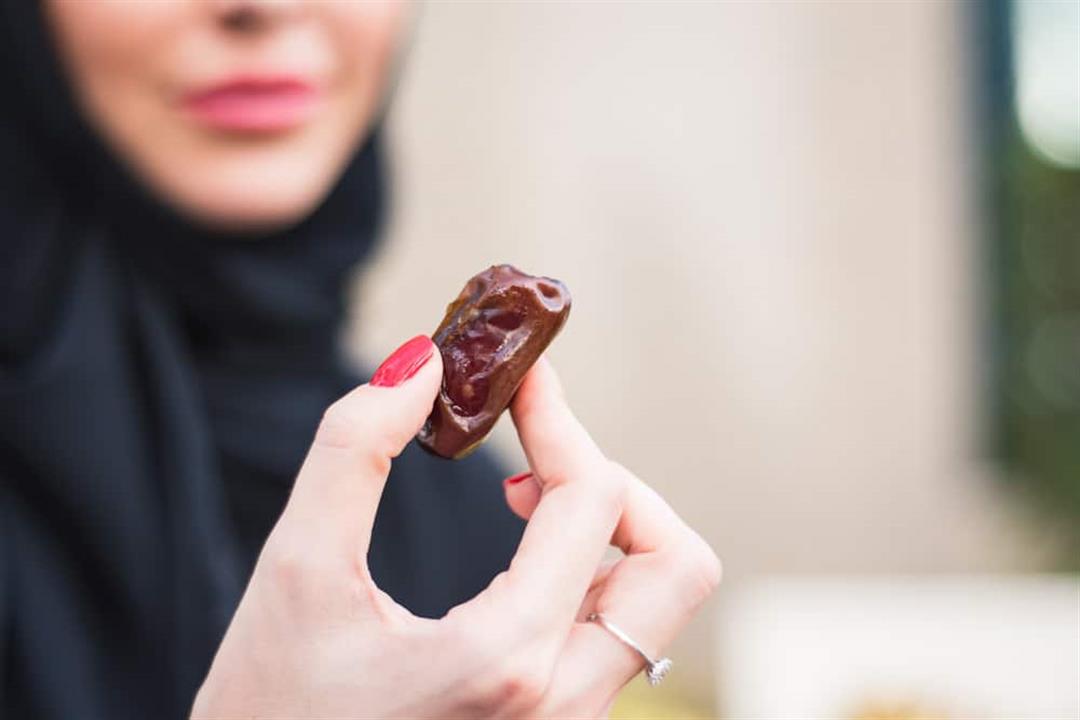 تناول التمر أثناء الحمل في رمضان- آمن أم مضر؟
