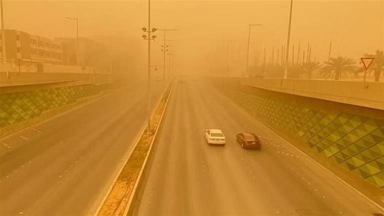 "هل تتأثر مصر بالطقس السيء الذي تتعرض له السعودية".. الأرصاد تجيب