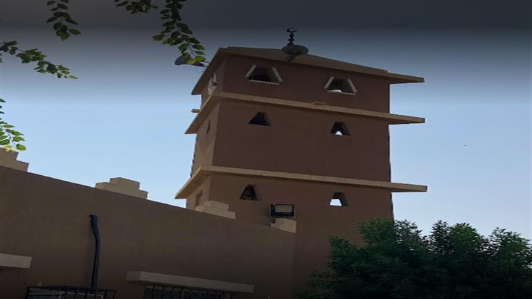 بالصور والفيديو| مسجد فريد من نوعه في السعودية.. صلاة وسط الأشجار وتفطير الصائمين