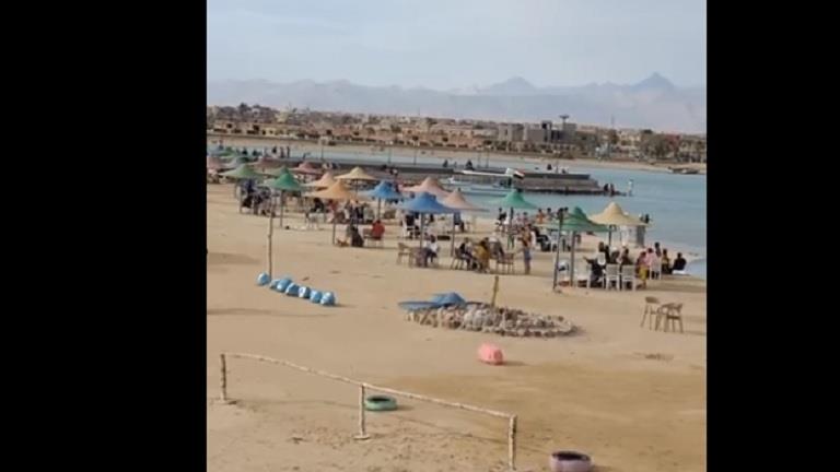 هربا من الحر.. شواطئ مدينة طور سيناء كاملة العدد