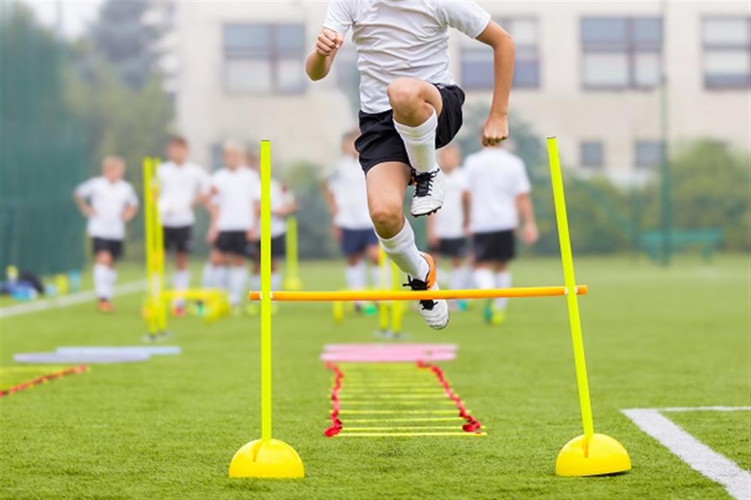 كيف تؤثر الأحمال البدنية الزائدة على لاعبي كرة القدم؟