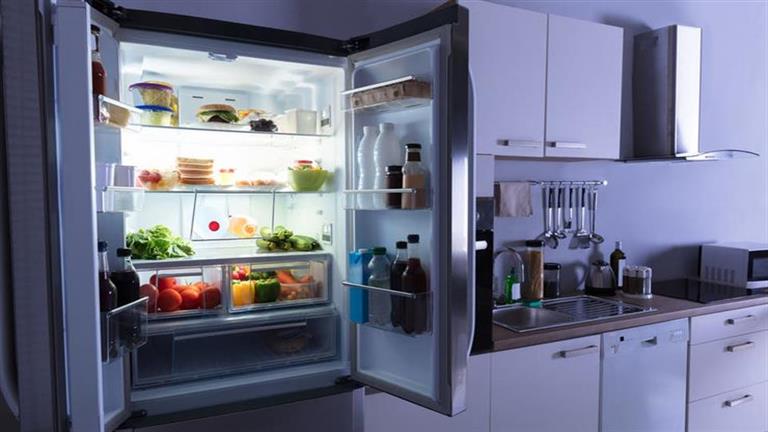 "نظفوا الثلاجة وبلاش تملوا الفريزر على آخره".. نصائح هامة للحفاظ على الأجهزة الكهربائية