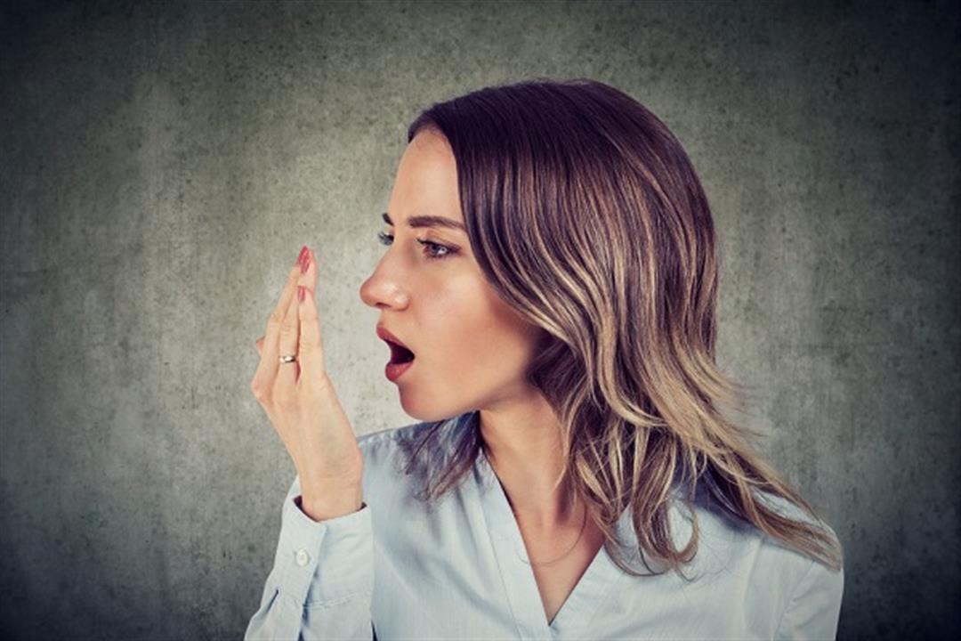 أسباب رائحة الفم الكريهة- 3 أمراض تنذر بها