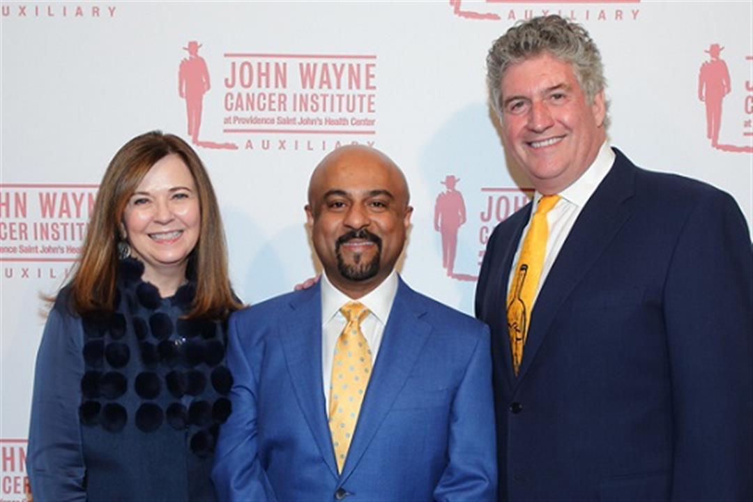 Dr_Kesari_With_Others