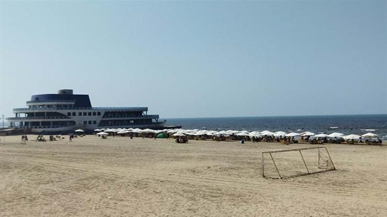 أيام المصيف تعود.. البحر زحمة والدخول بالمجان في شواطئ بورسعيد