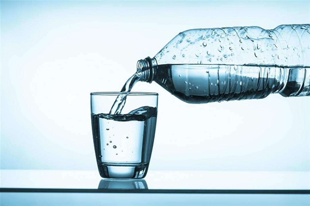 شرب الماء من الزجاجات البلاستيكية- متى يكون مضرًا؟