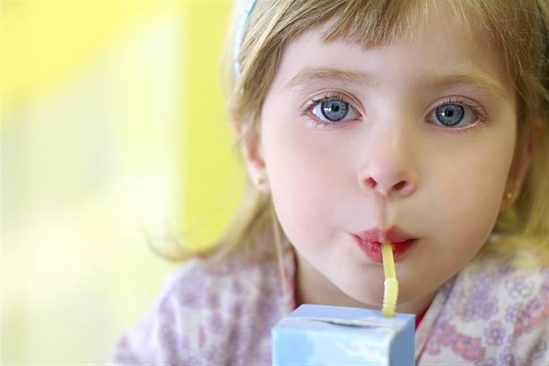 العصير والنكتار والشراب- أيهم أفضل لصحة طفلِك؟