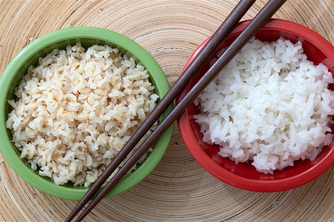 هل سعرات الأرز البني أقل من الأبيض؟
