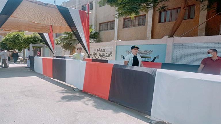 خروج الطلاب بعد اداء الامتحان