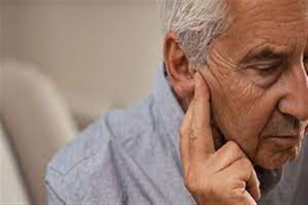 لماذا يتأثر السمع مع التقدم في العمر؟ - هكذا تحمي نفسك