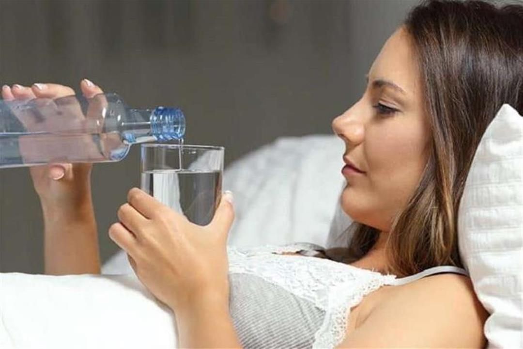 هل شرب الماء قبل النوم ضروري؟
