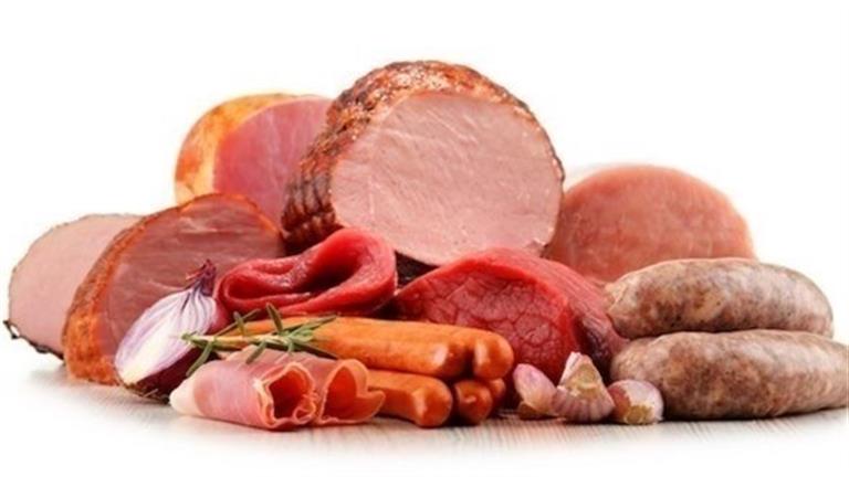 خبيرة تحذر من مادة تستخدم في اللحوم المصنعة