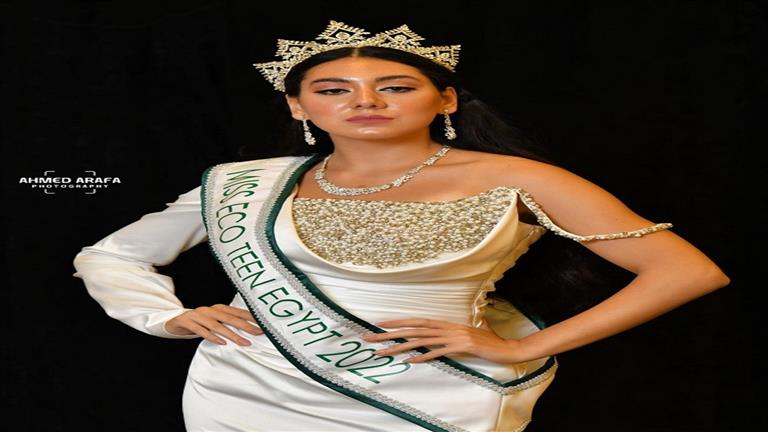 The daughter of the artist, Intisar, Miss Egypt for teenage girls.. 20 ...