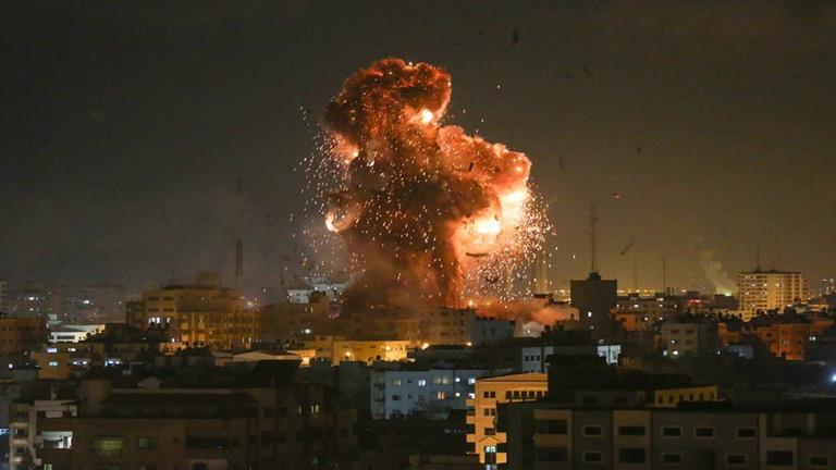 مدير مكتب "القاهرة الإخبارية" من غزة: نعيش تحت كتلة من اللهب الصواريخ تسقط في كل مكان