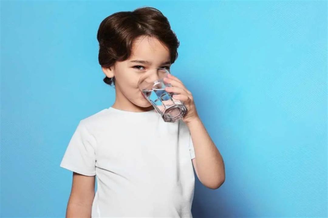 للأمهات- دليلك للتأكد من شرب طفلك ما يكفي من المياه يوميًا