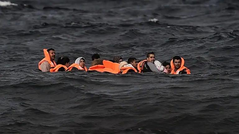 هاربون من الجوع.. لبنانيون يتحدون الموت بحثًا عن “الفردوس” هاربون من الجوع.. لبنانيون يتحدون الموت بحثًا عن “الفردوس”