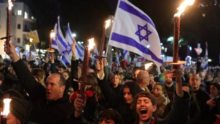 إعلام عبري: اعتقال 7 متظاهرين إثر أعمال شغب ضد الحكومة في تل أبيب