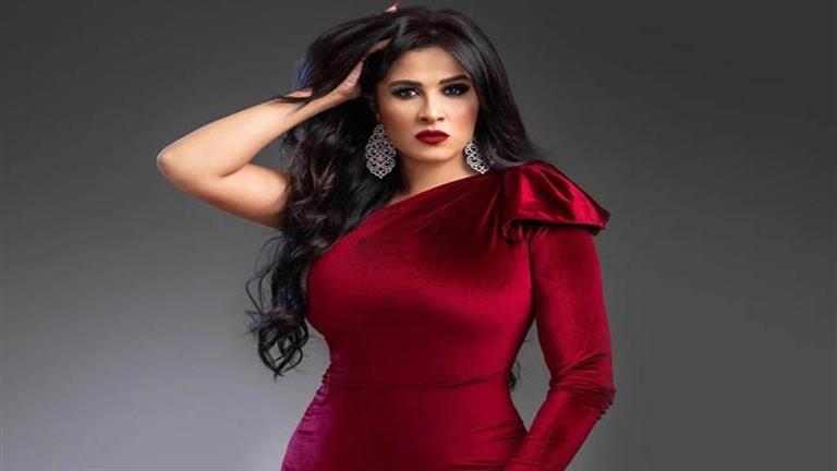 A video clip of Yasmine Abdelaziz raises controversy..and the audience comments: “D