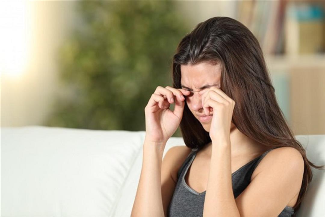 طبيب يجيب- متى يكون إفراز الدموع علامة على الإصابة بجفاف العين؟ 