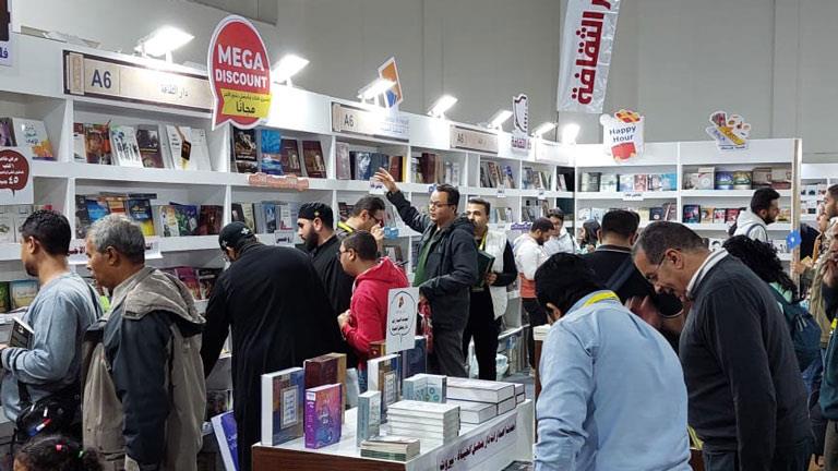 رئيس الهيئة المصرية للكتاب: الناشرين في القطاع الخاص يقدموا خصومات تصل لـ 70 %