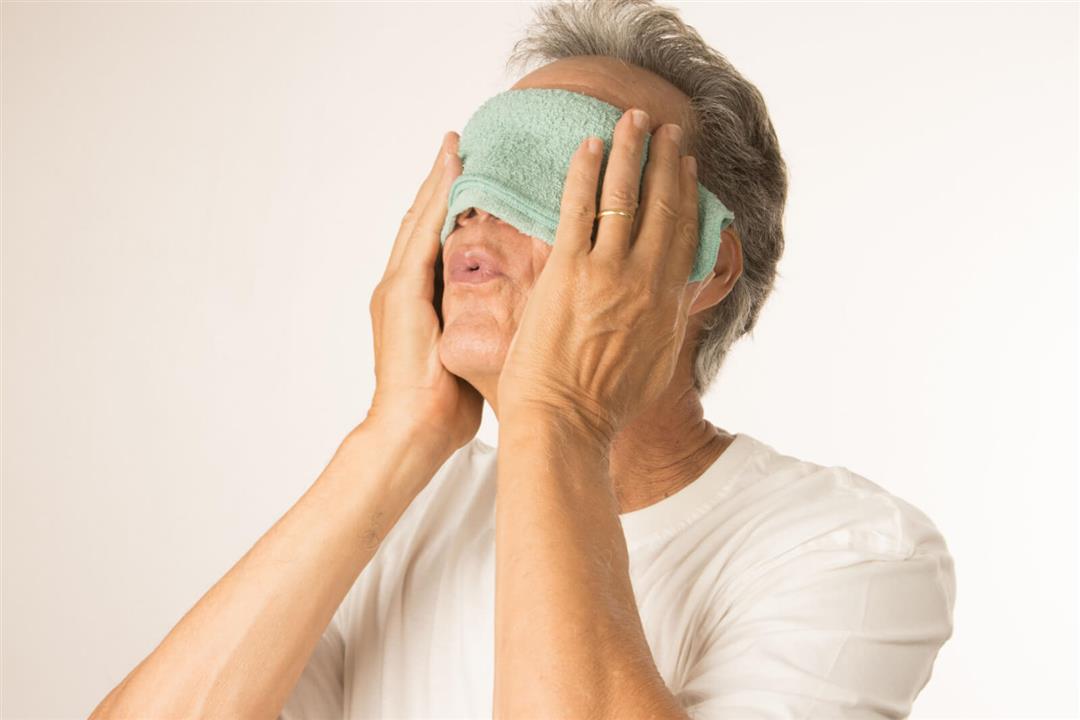 الكمادات الدافئة لعلاج جفاف العين- ما مدى فعاليتها؟