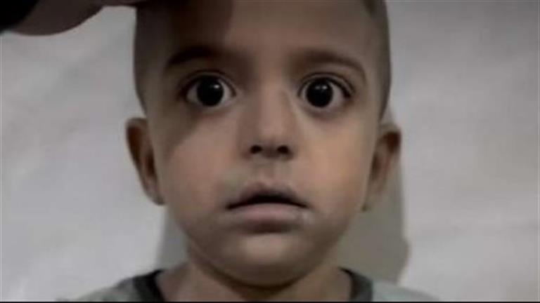 فقد والديه وتعرض لمشاهد يصعب تحملها.. أول تعليق من طفل غزة "المرتجف"