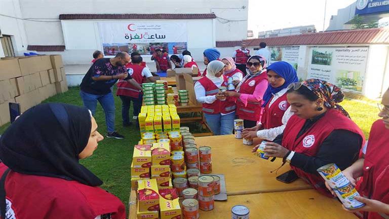 من بورسعيد إلى غزة.. الهلال الأحمر يجهز مساعدات لإرسالها إلى فلسطين