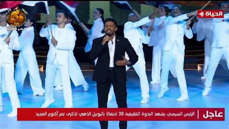 محمد حماقي يبدع في غناء أحدث أغانيه الوطنية بالندوة التثقيفية (صور وفيديو)