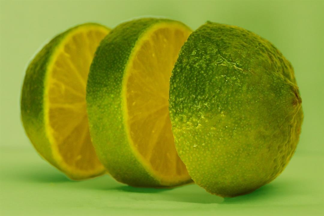 رغم فوائده- 5 أمراض قد تمنعك من تناول الليمون