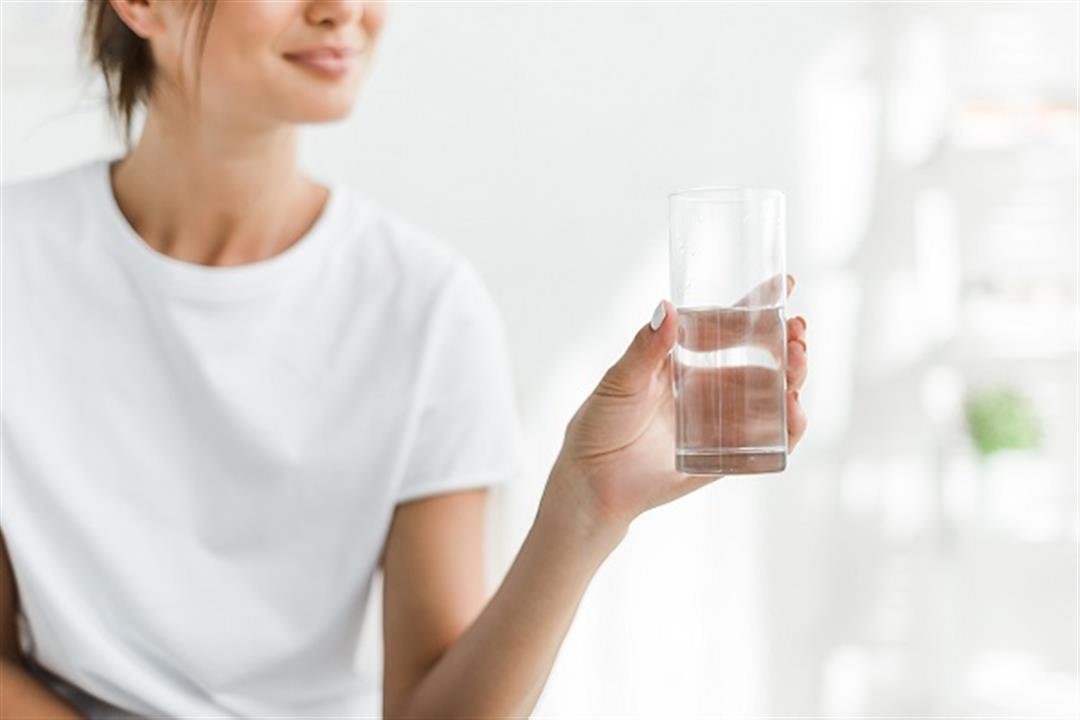 شرب الماء أثناء الدورة الشهرية- 5 فوائد يقدمها لصحتِك