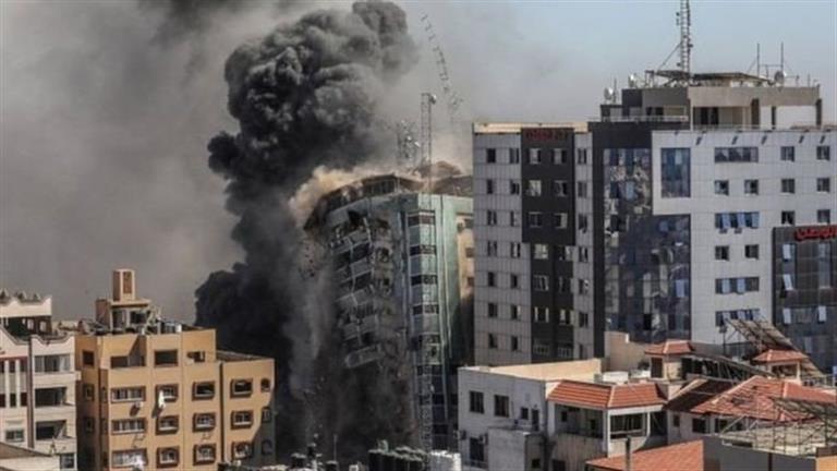  الجيش الإسرائيلي يقول إنه استأنف القتال والطائرات تقصف جميع أنحاء قطاع غزة