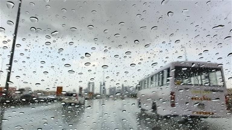 12 نصيحة فعالة لقيادة السيارة بأمان أثناء تساقط الأمطار الغزيرة
