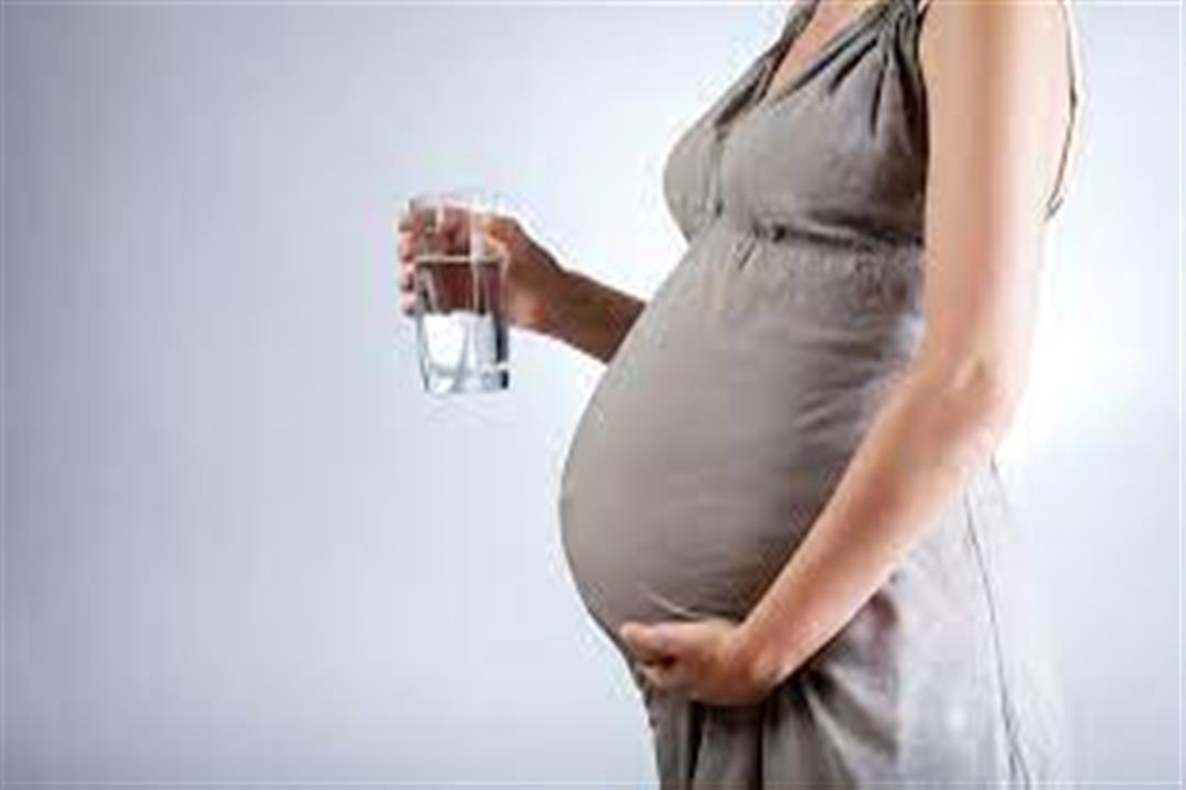 فوائد شرب الماء للحامل في الشهر التاسع.. إليكِ الكمية المناسبة